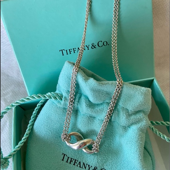 SOLD ✅ Authentic Tiffany & Co Infinity Necklace - Picture 3 of 5